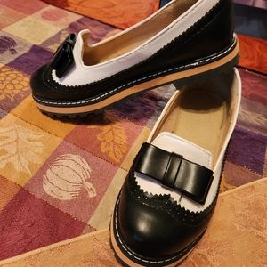 Cute black/white flats
